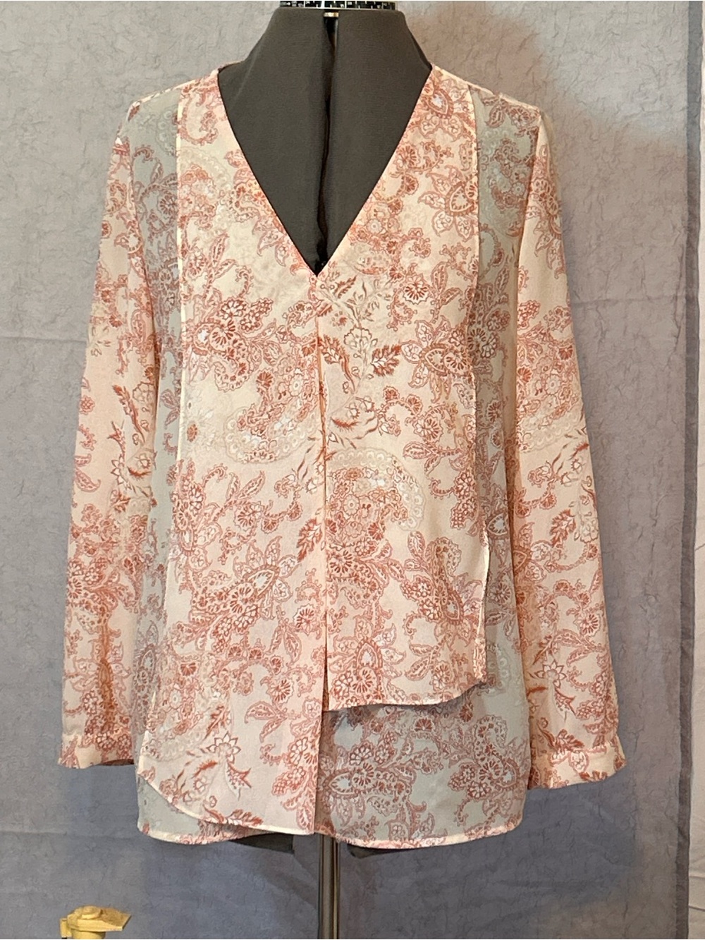 Chico's Cream/Brown Paisley V-Neck Long-Sleeve Blouse with asymmetric front pane